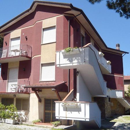 Iss Travel Apartments Casa Maria In Marina Di Massa Massa  Eksteriør bilde