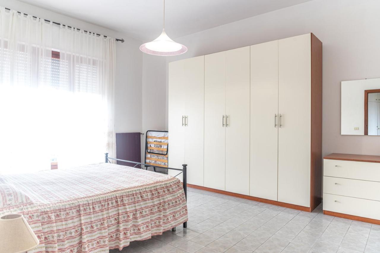 Iss Travel Apartments Casa Maria In Marina Di Massa Massa  Eksteriør bilde