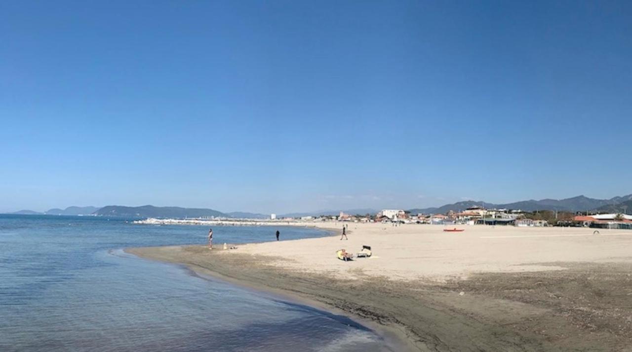 Iss Travel Apartments Casa Maria In Marina Di Massa Massa  Eksteriør bilde