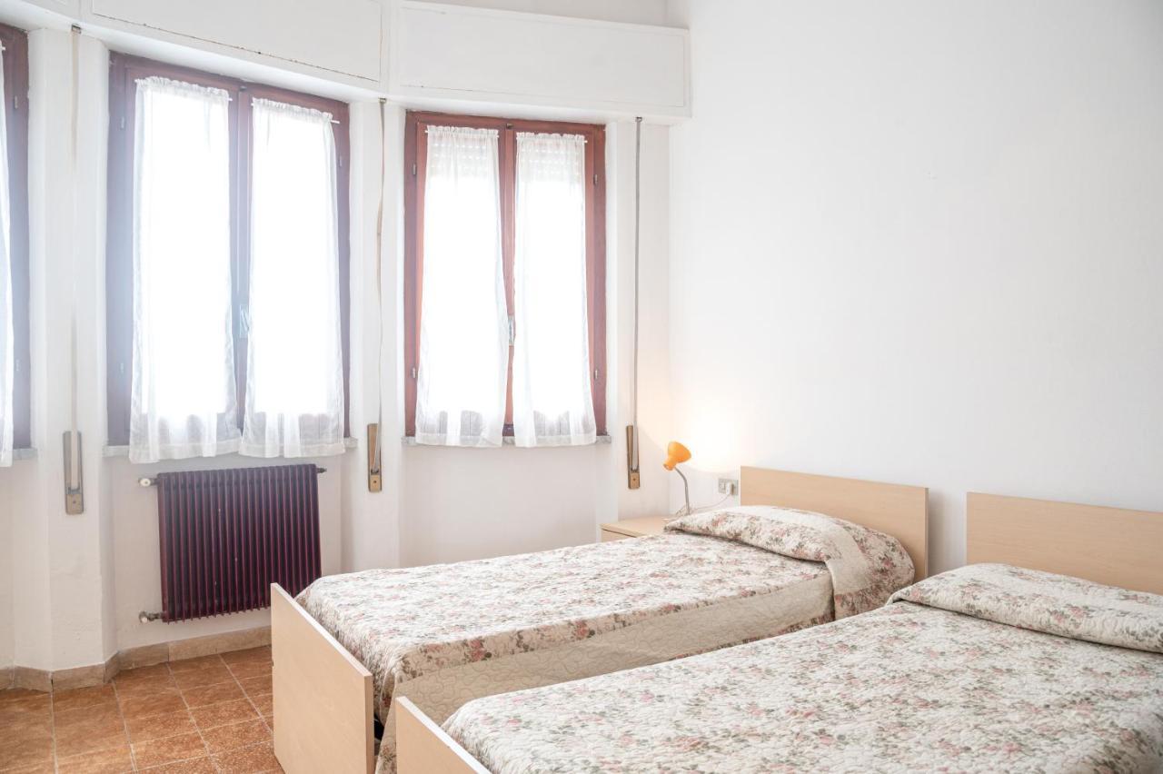 Iss Travel Apartments Casa Maria In Marina Di Massa Massa  Eksteriør bilde